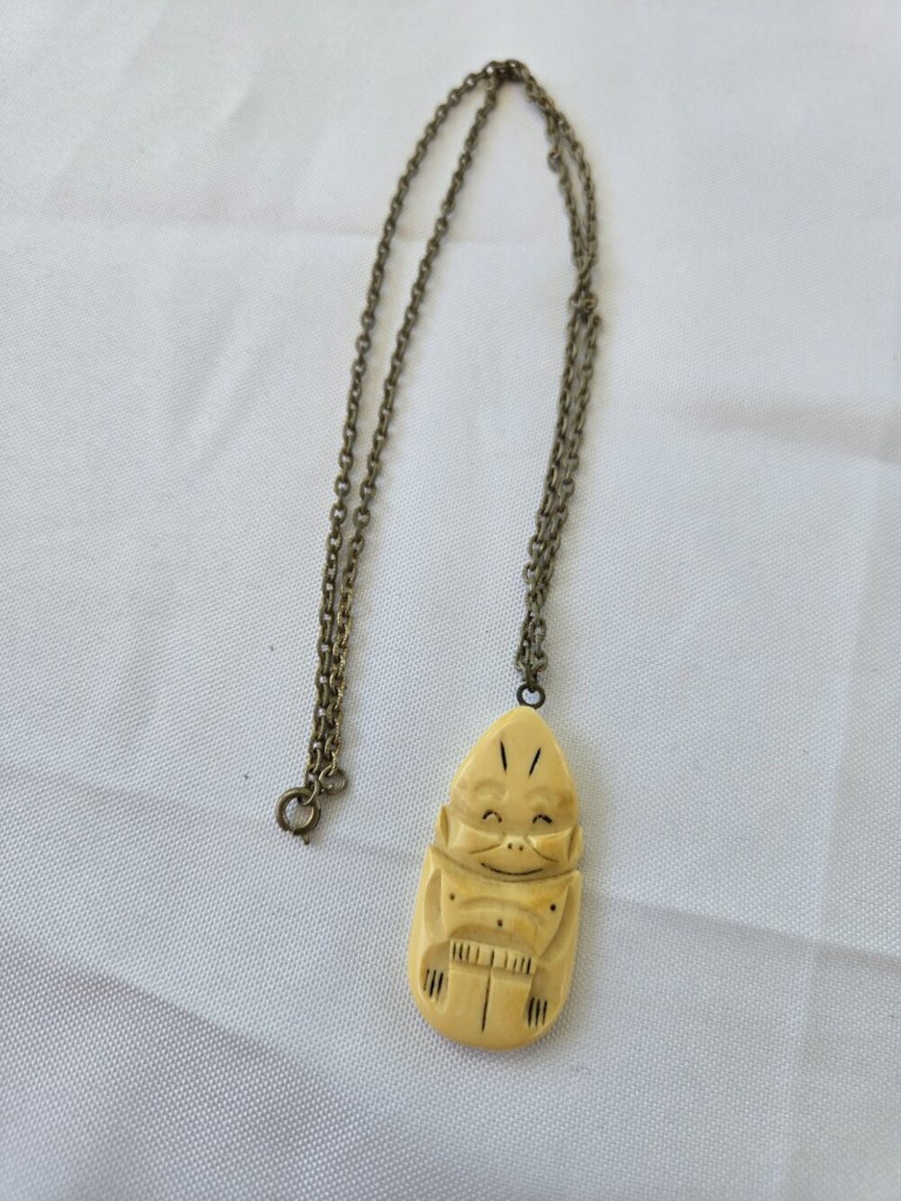 Vintage Scrimshaw Alaskan Inuit Billiken pendant on chain - Picture 10 of 10